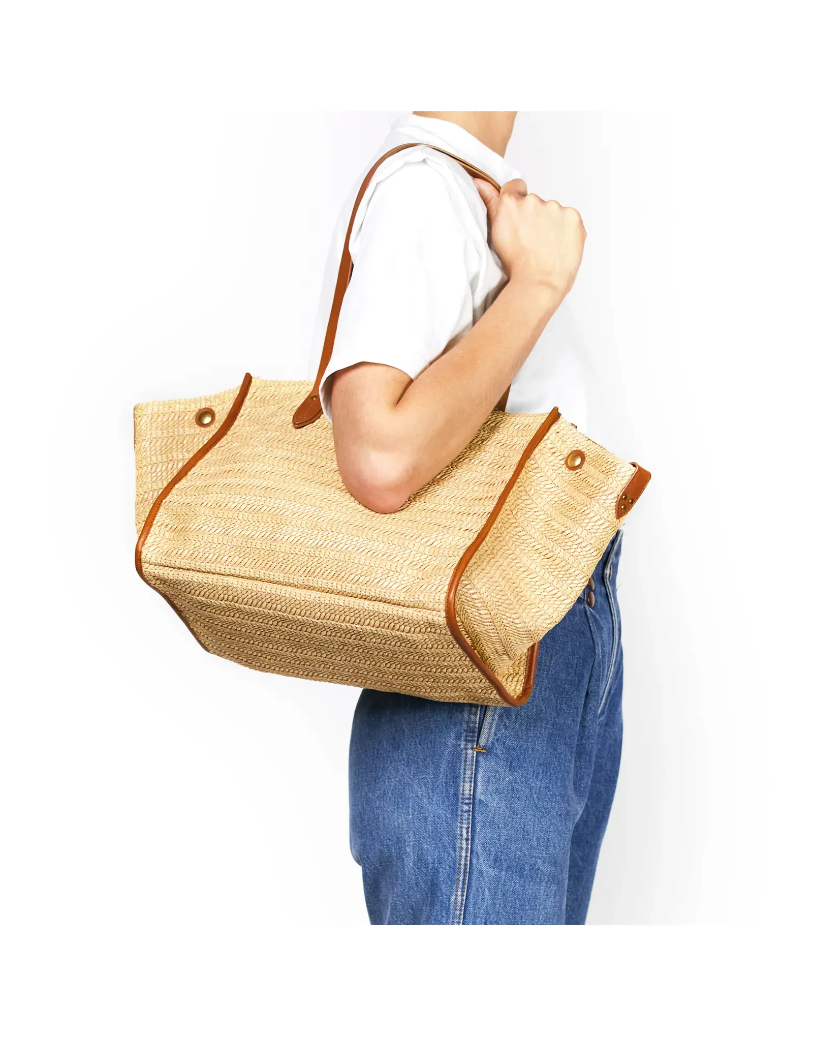 Medium Leon Bag in Raphia