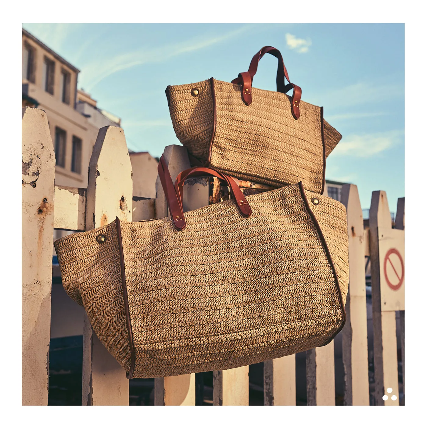 Medium Leon Bag in Raphia