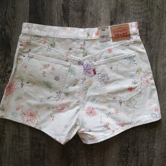 NWT Levi's High Rise Relaxed Mom Cream Denim Jean Shorts Space Doodle