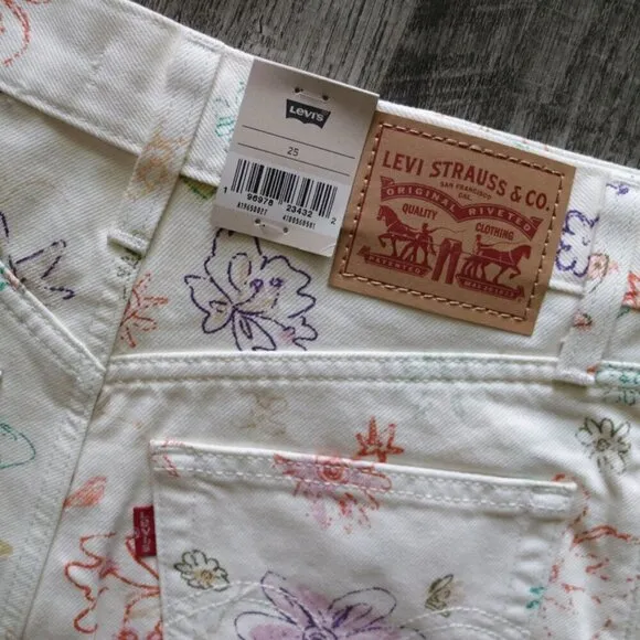 NWT Levi's High Rise Relaxed Mom Cream Denim Jean Shorts Space Doodle