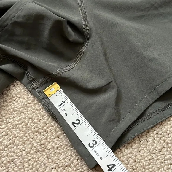 NWT Lululemon Speed Up High Rise Shorts 4T