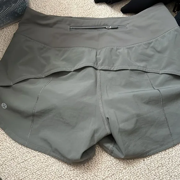 NWT Lululemon Speed Up High Rise Shorts 4T