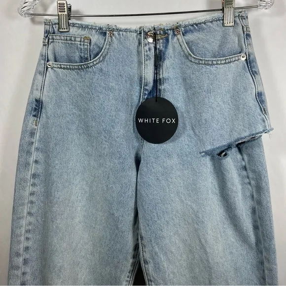 NWT White Fox women’s out too late jeans size XS cut out straight leg blue
