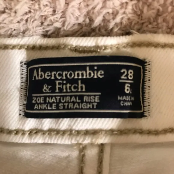 NWT White High Rise Zoe Straight Jeans, size 28/6 Long