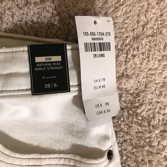 NWT White High Rise Zoe Straight Jeans, size 28/6 Long