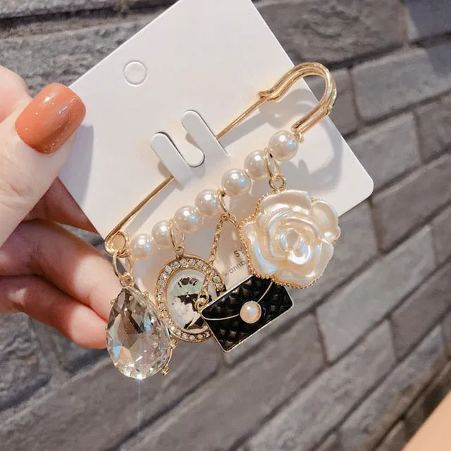 Pearl 5 Eiffel Tower Chain Brooch