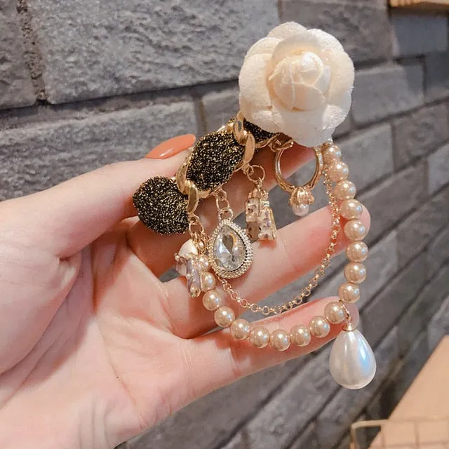 Pearl 5 Eiffel Tower Chain Brooch