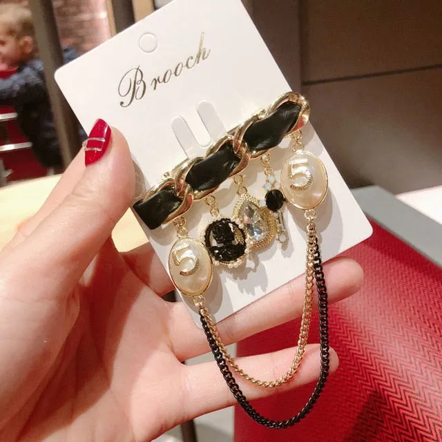 Pearl 5 Eiffel Tower Chain Brooch