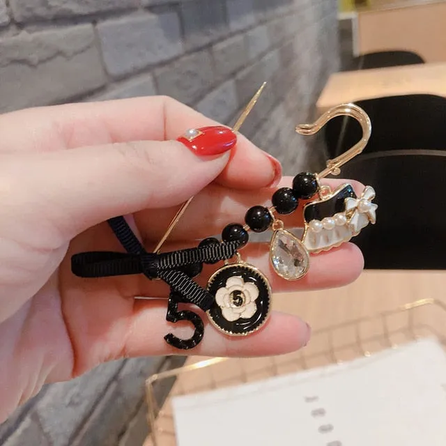 Pearl 5 Eiffel Tower Chain Brooch