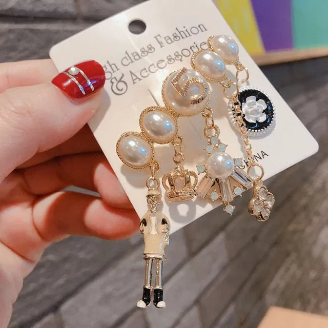 Pearl 5 Eiffel Tower Chain Brooch