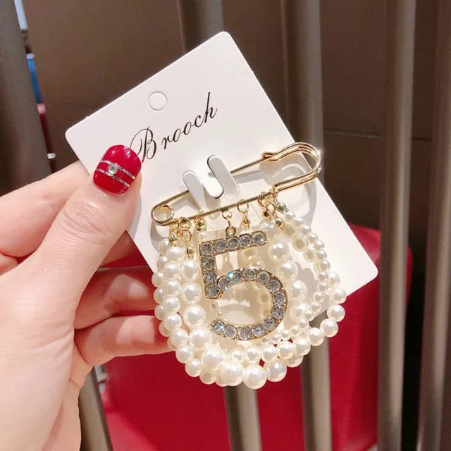 Pearl 5 Eiffel Tower Chain Brooch