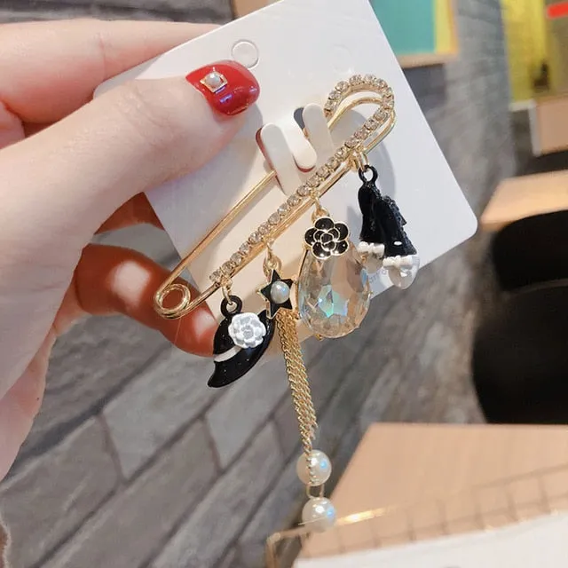 Pearl 5 Eiffel Tower Chain Brooch