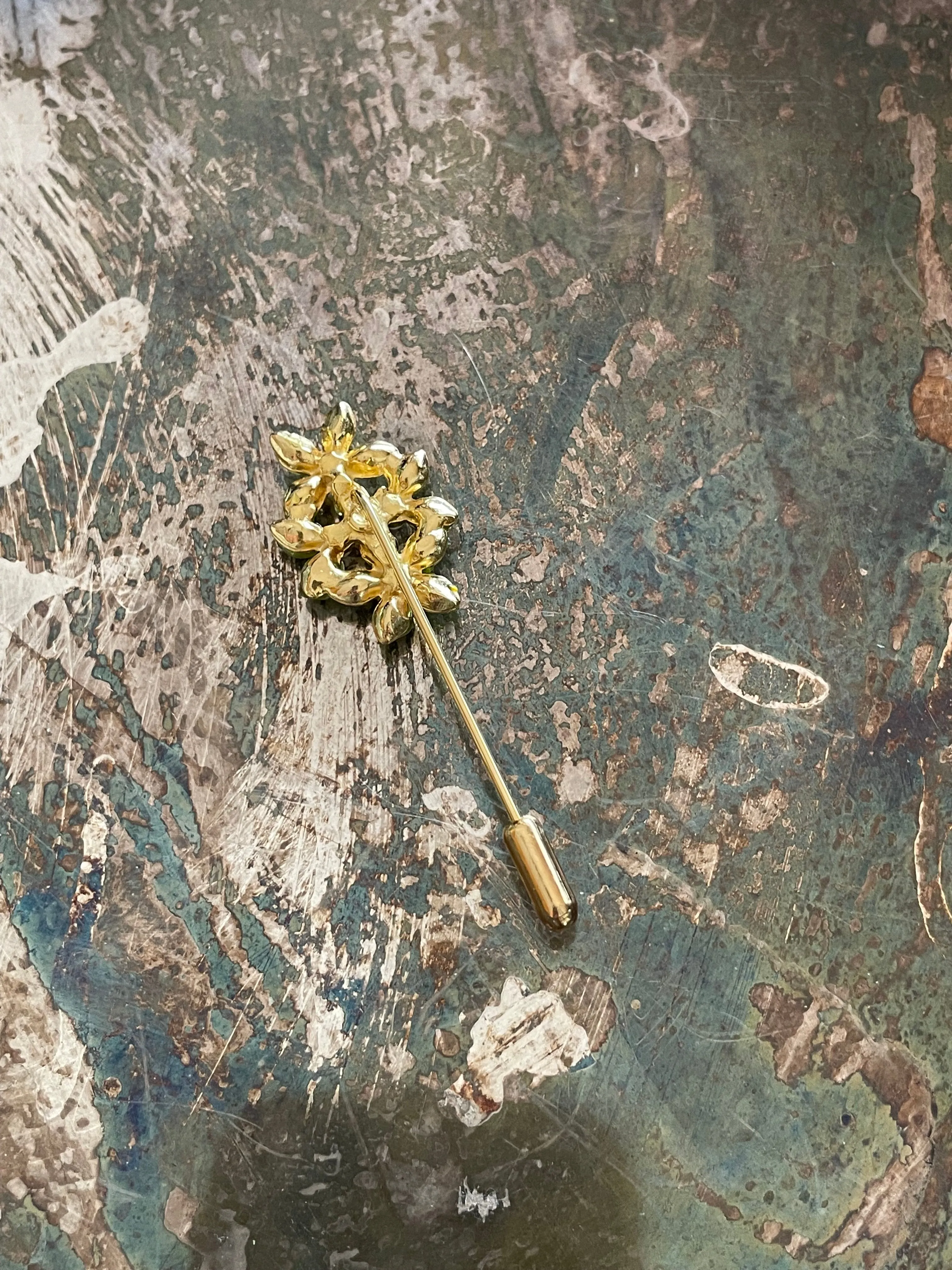 Peridot and Pearls Flower Stick Pin