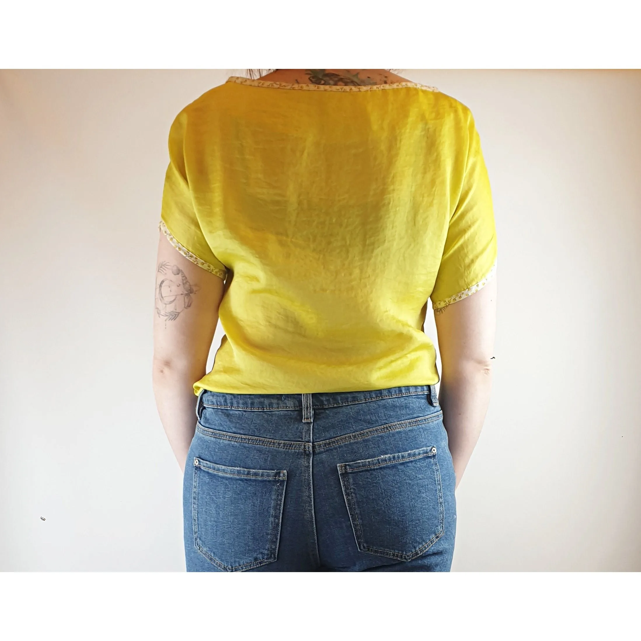 Queen yellow silky feel top with a pretty floral print detail size M (best fits size 12)