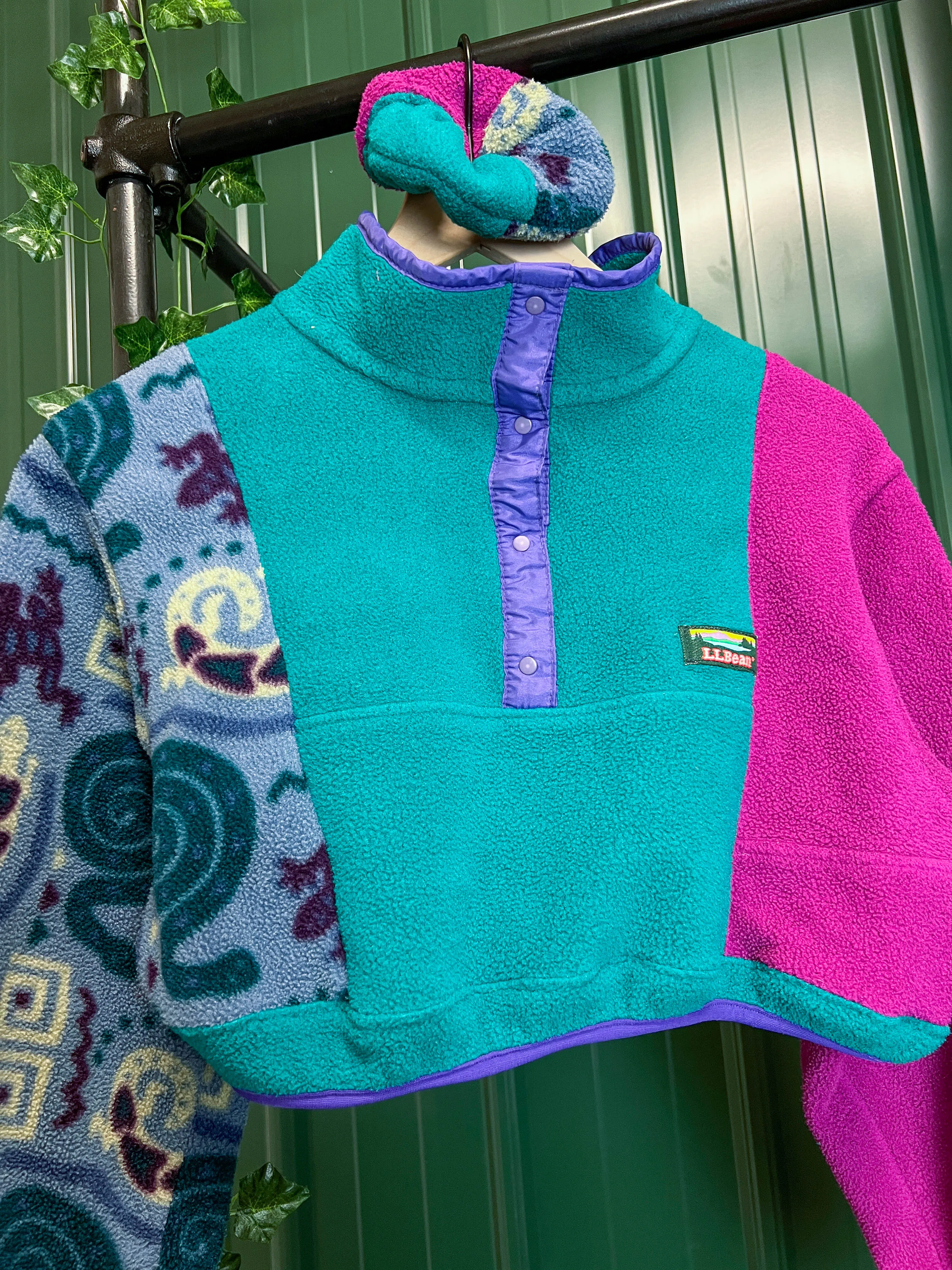 "1 of 1" Mixed Berry LL Bean Fleece Crop (S/M)