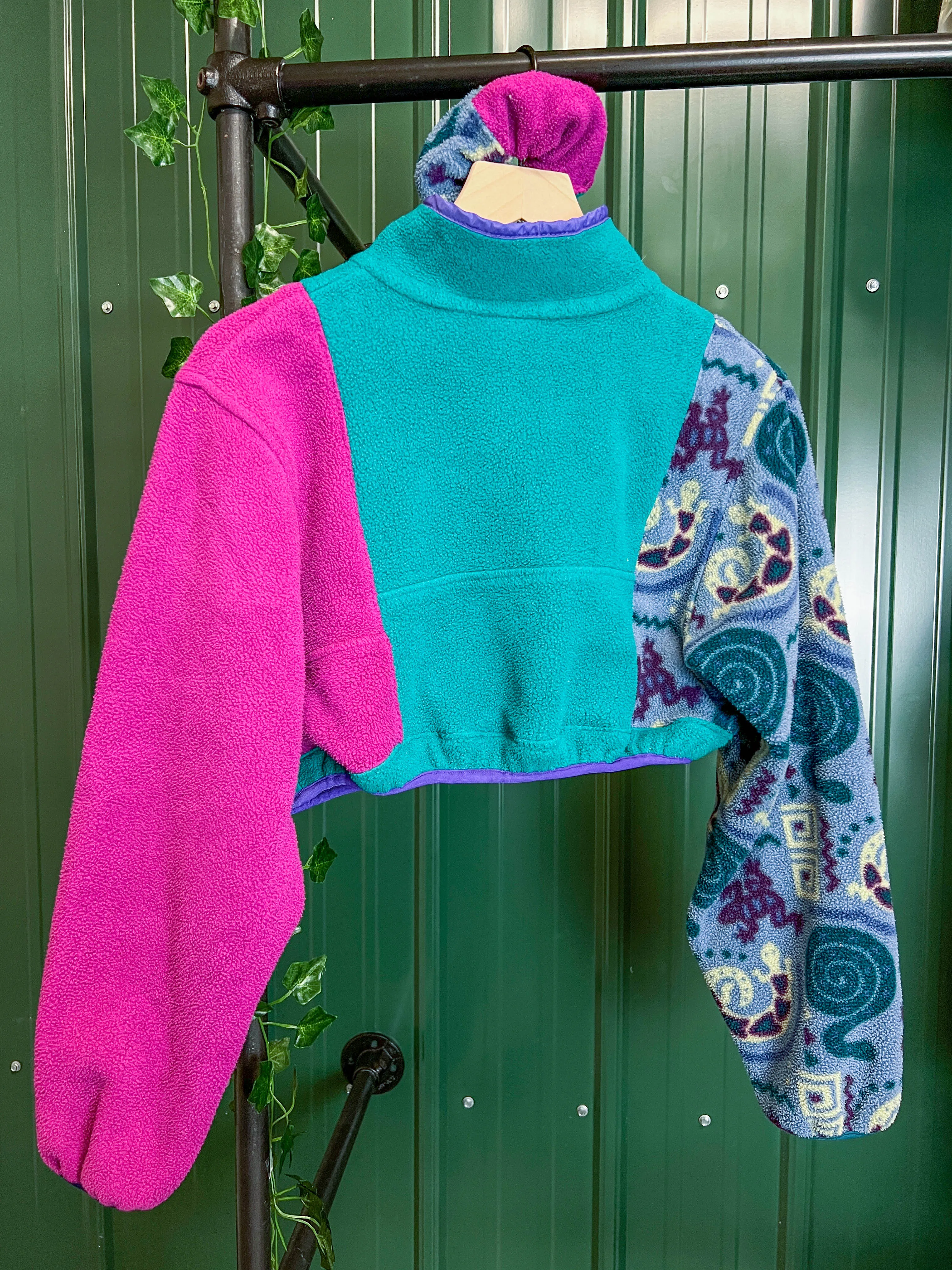 "1 of 1" Mixed Berry LL Bean Fleece Crop (S/M)