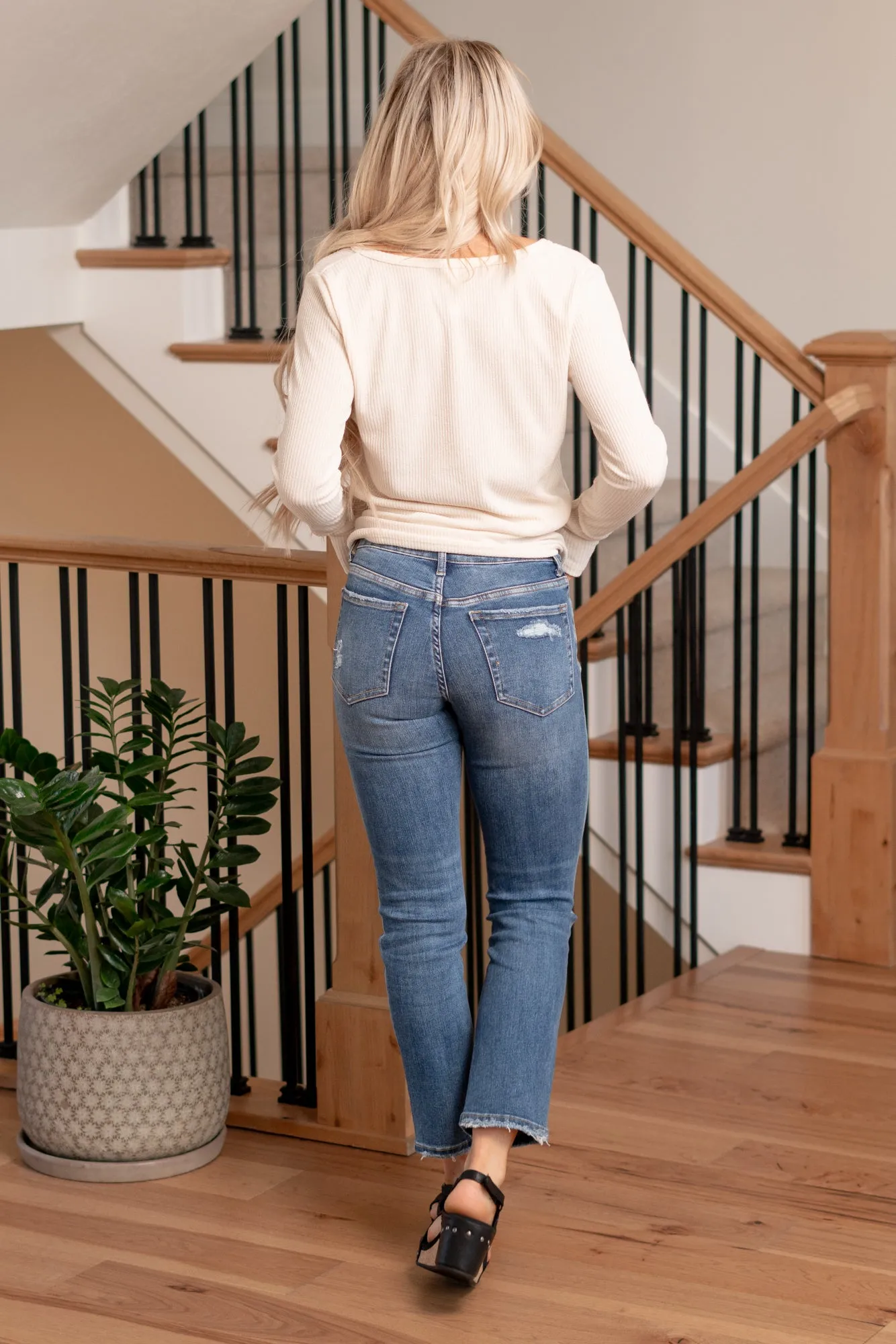 Readable Mid Rise Crop Slim Straight