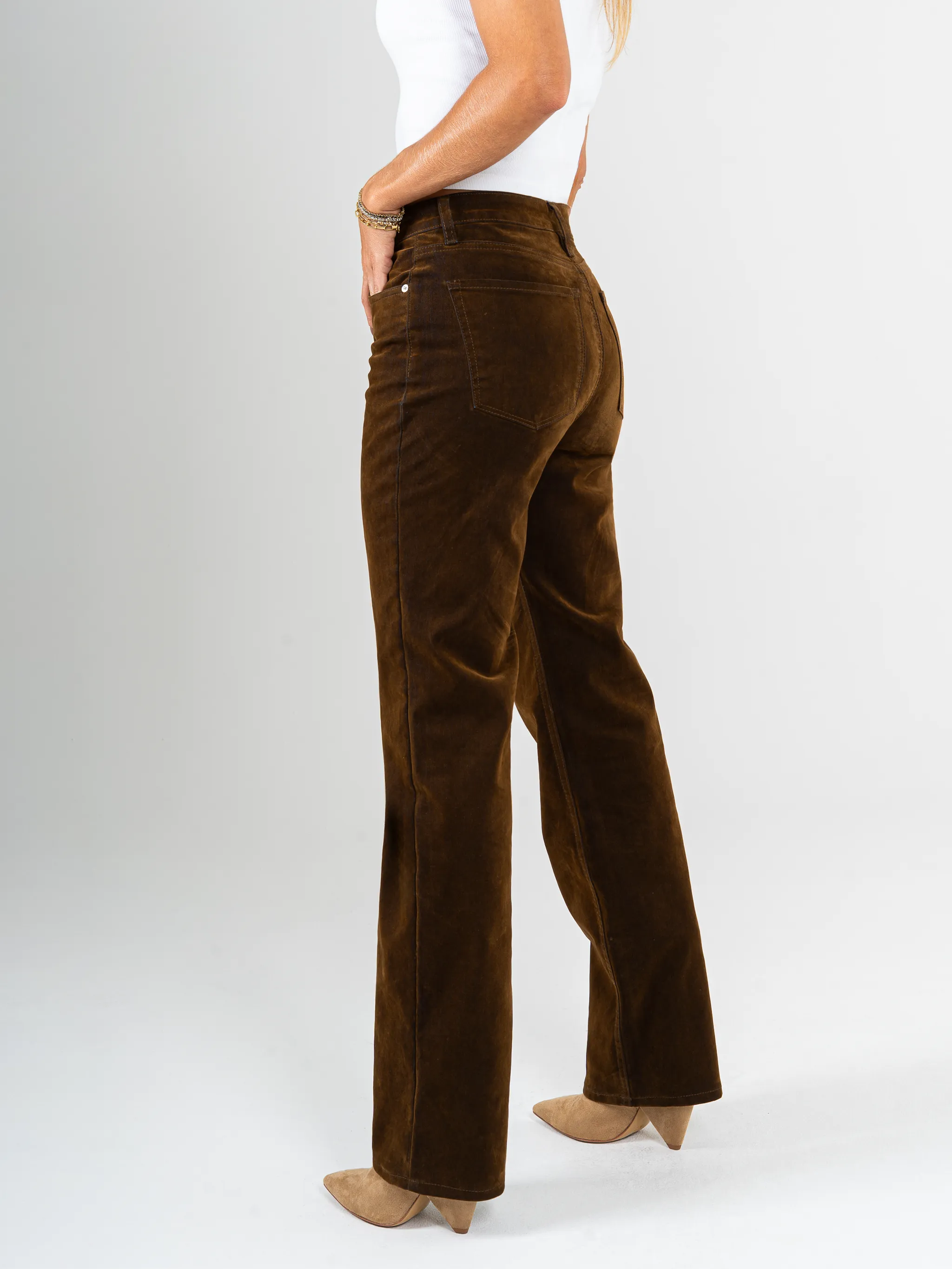 Ref: 065597 Jean straight leg, confort, denim velvet, acabado terciopelo, tiro alto, tono cafe