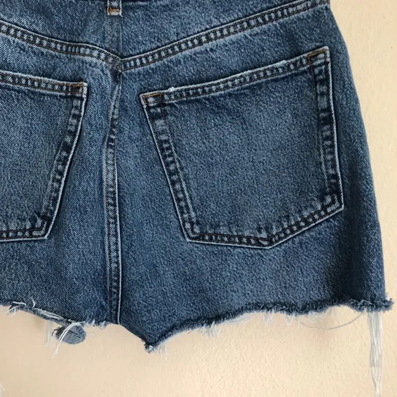Reformation High Rise Jean Cut Off Shorts Raw Hem Sydney Wash‎ Size 29