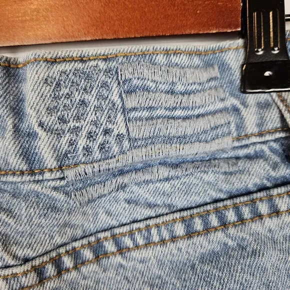 REVICE | cutoff jean shorts