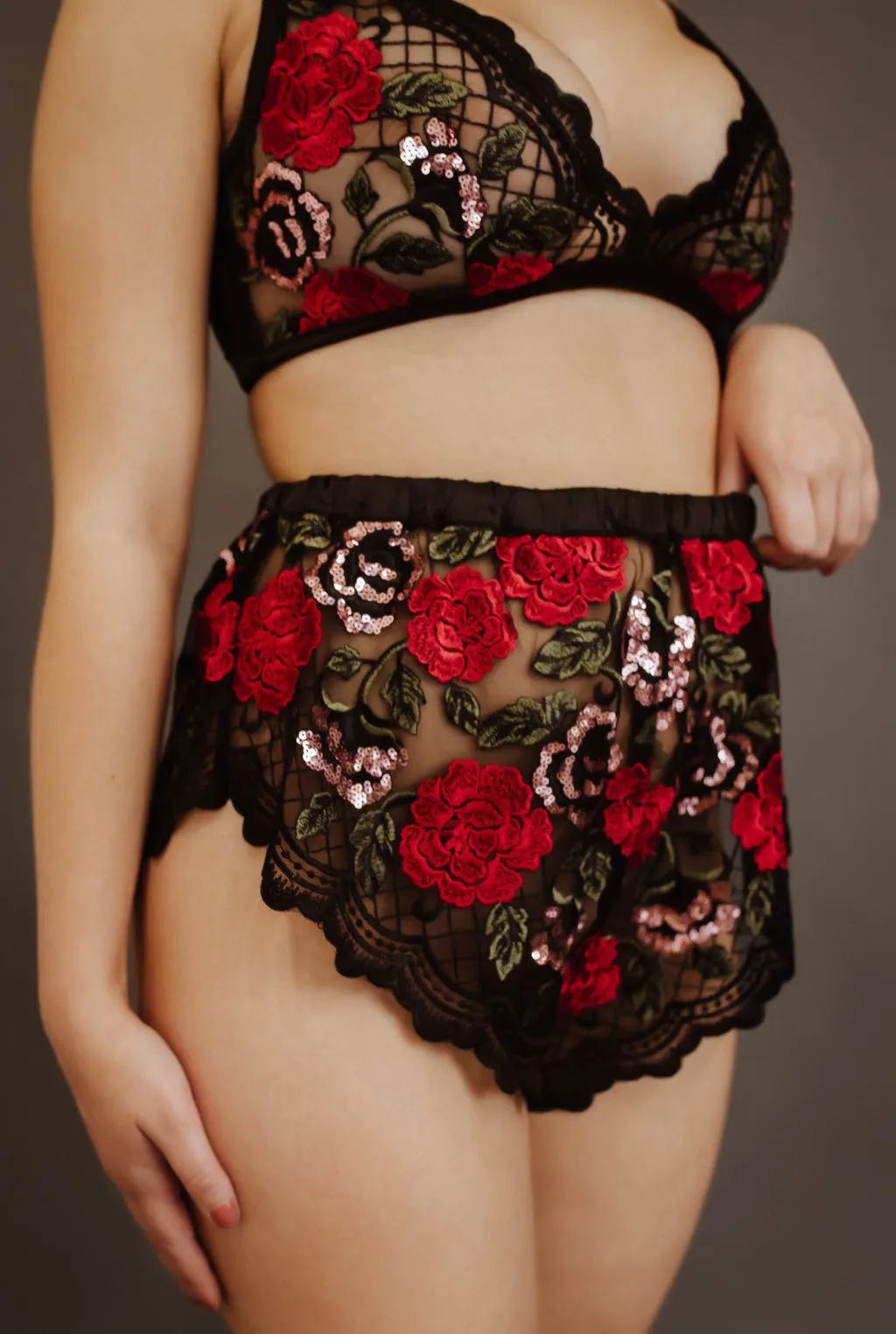 Roses High-Waisted Short