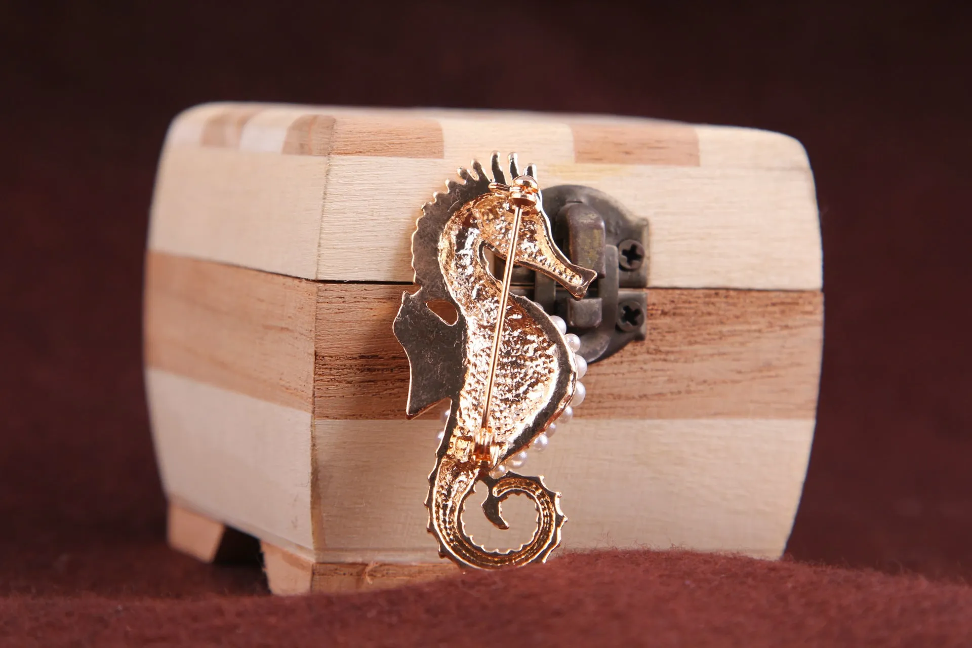 SB357 - Pearl Seahorse Brooch