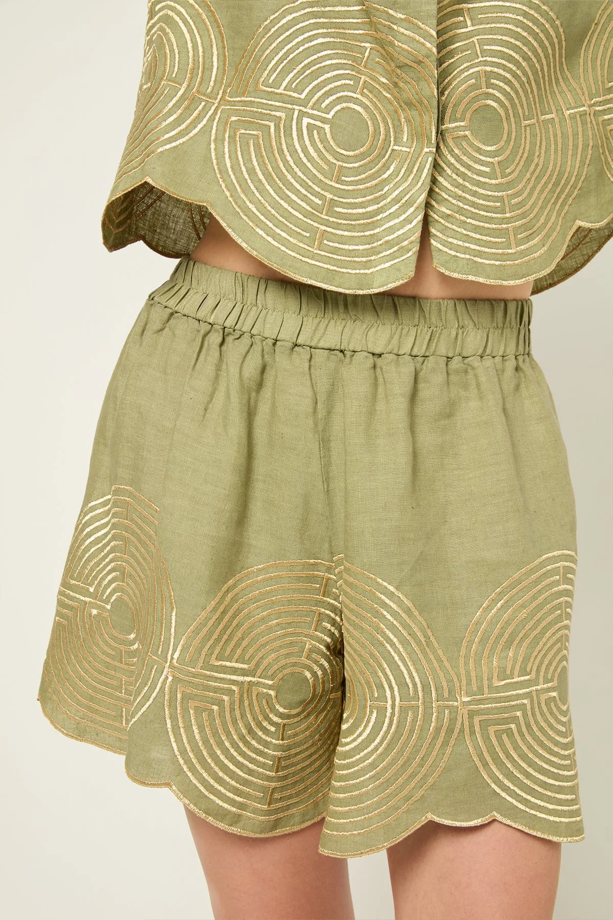 SHORTS LABYRINTH - TEA GOLD