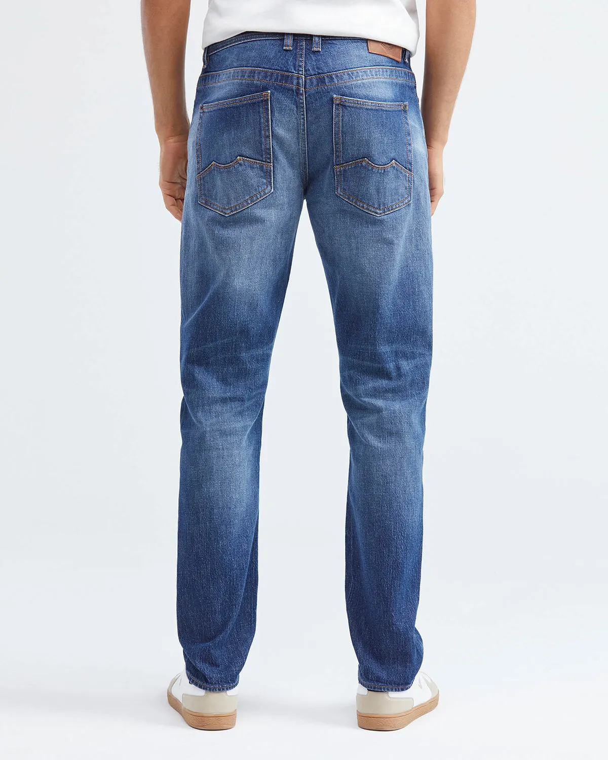 SLIM FIT MID-RISE JEANS IN MEDIUM WASH SL005