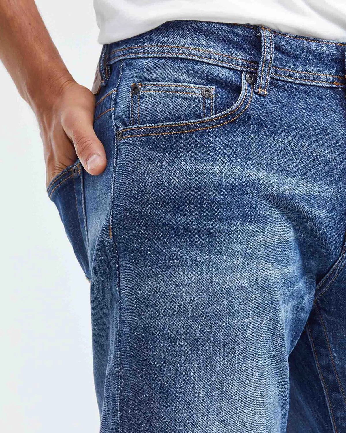 SLIM FIT MID-RISE JEANS IN MEDIUM WASH SL005