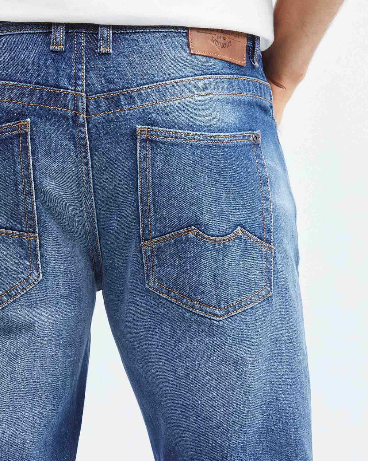 SLIM FIT MID-RISE JEANS IN MEDIUM WASH SL005