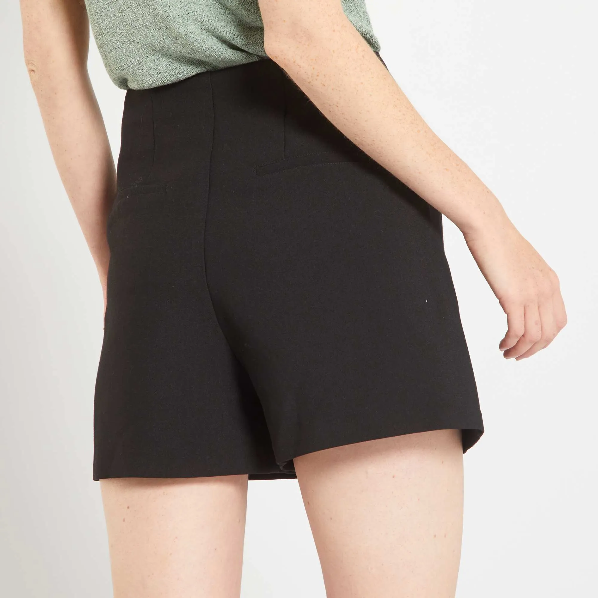 Smart high-waisted shorts black