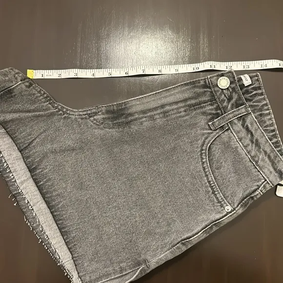 WEWOREWHAT THE BOYFRIEND SHORT RIGID DENIM