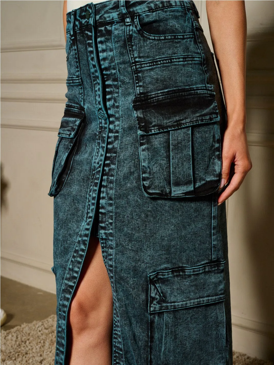 WOMEN'S BUTTON CLOSURE POCKETS FRONT SLIT DENIM WASHED MAXI SKIRT