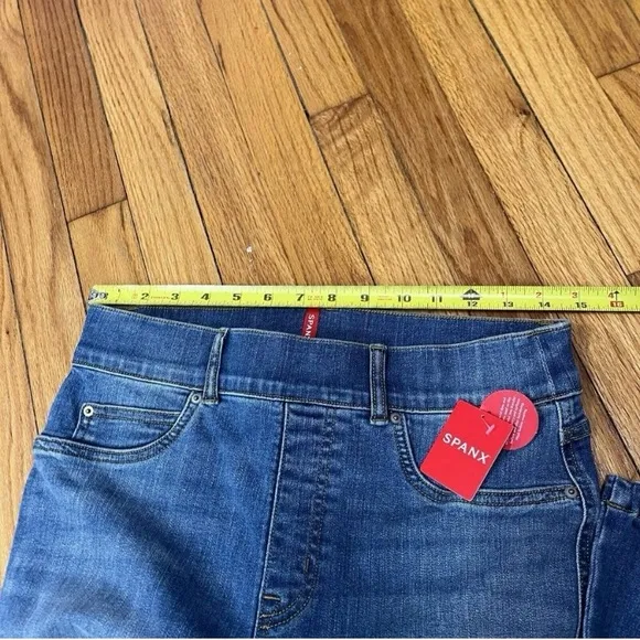 Women’s SPANXshape™ EveryWear Straight Leg Jeans Vintage Indigo Wash Sz. Med NWT