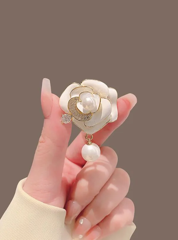 XSB137 - Camellia pearl brooch