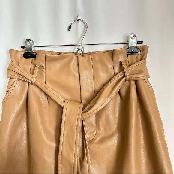 Zara Women's Faux Leather High Waisted Paperbag Shorts in Latte Brown Color sz M