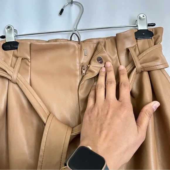 Zara Women's Faux Leather High Waisted Paperbag Shorts in Latte Brown Color sz M