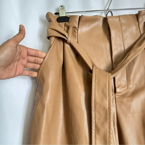 Zara Women's Faux Leather High Waisted Paperbag Shorts in Latte Brown Color sz M