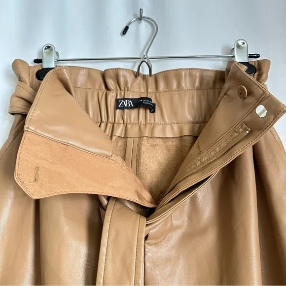 Zara Women's Faux Leather High Waisted Paperbag Shorts in Latte Brown Color sz M